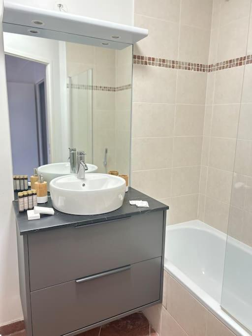 Once Upon A Time - 7Min From Disneyland - Free Private Parking - Self Checkin - Balcony - Barbecue Magny-le-Hongre Dış mekan fotoğraf